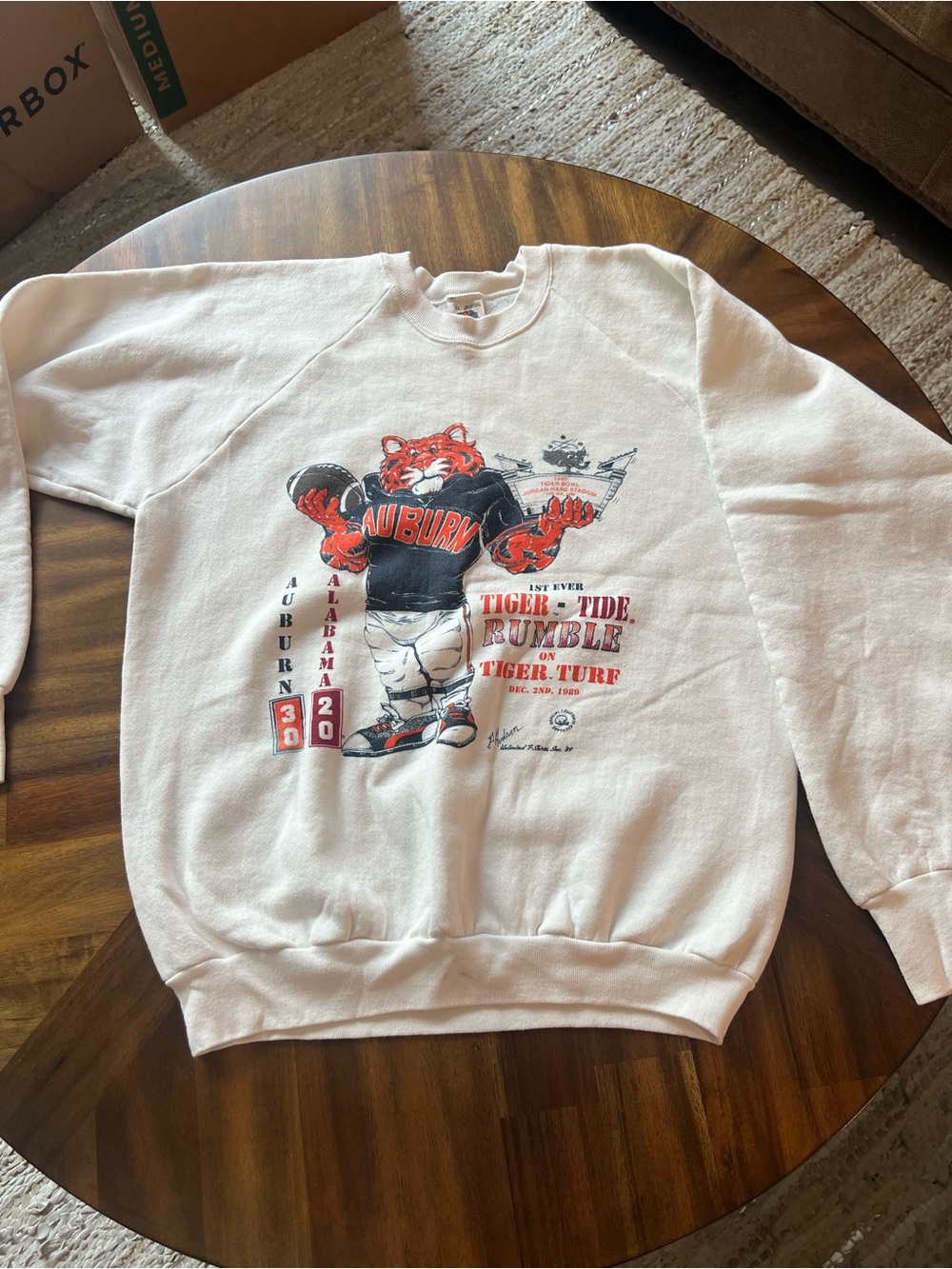Vintage Fruit of the Loom White Auburn Tigers Graphic Crewneck Sweatshirt